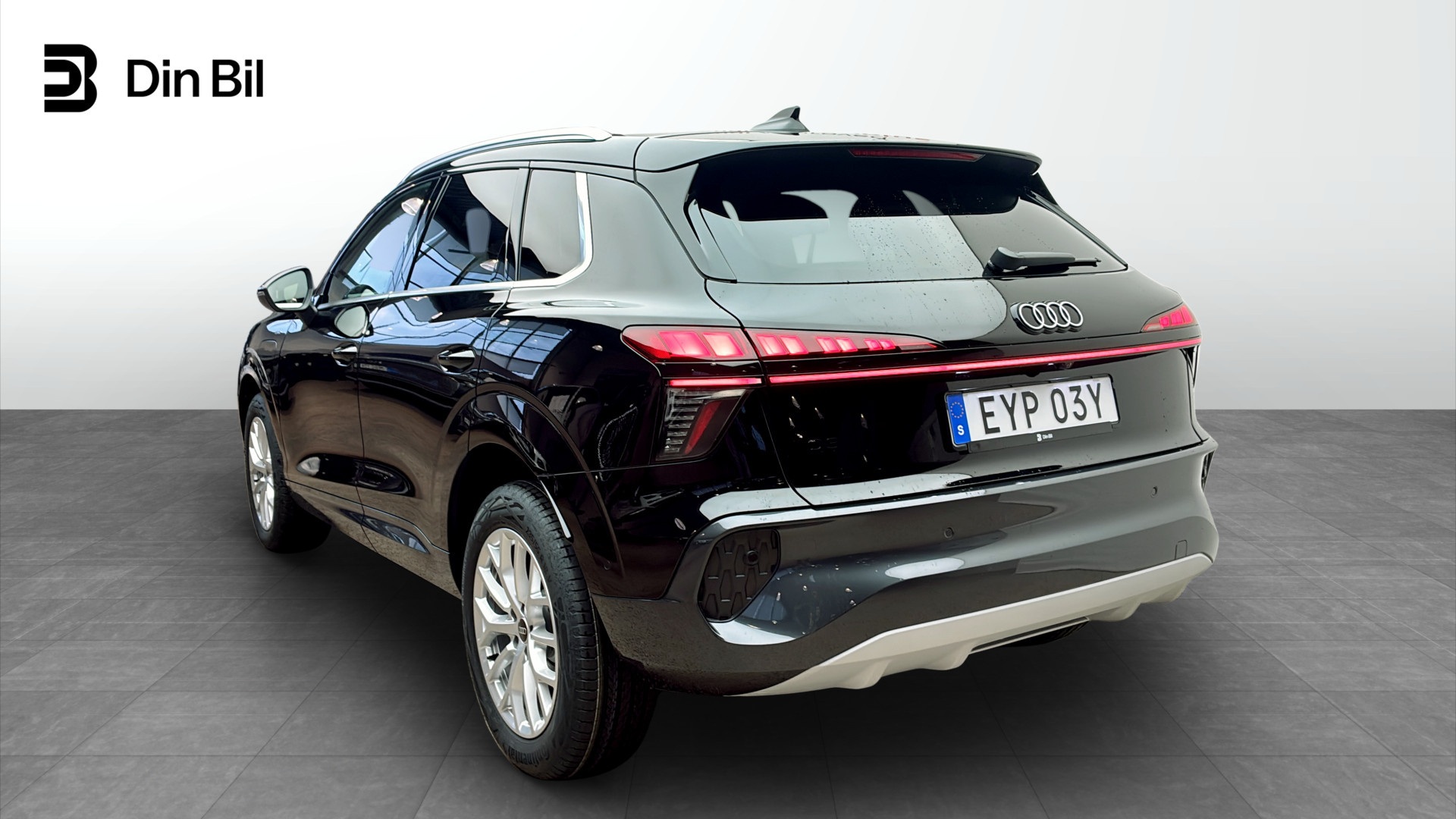Audi Q3 EYP03Y