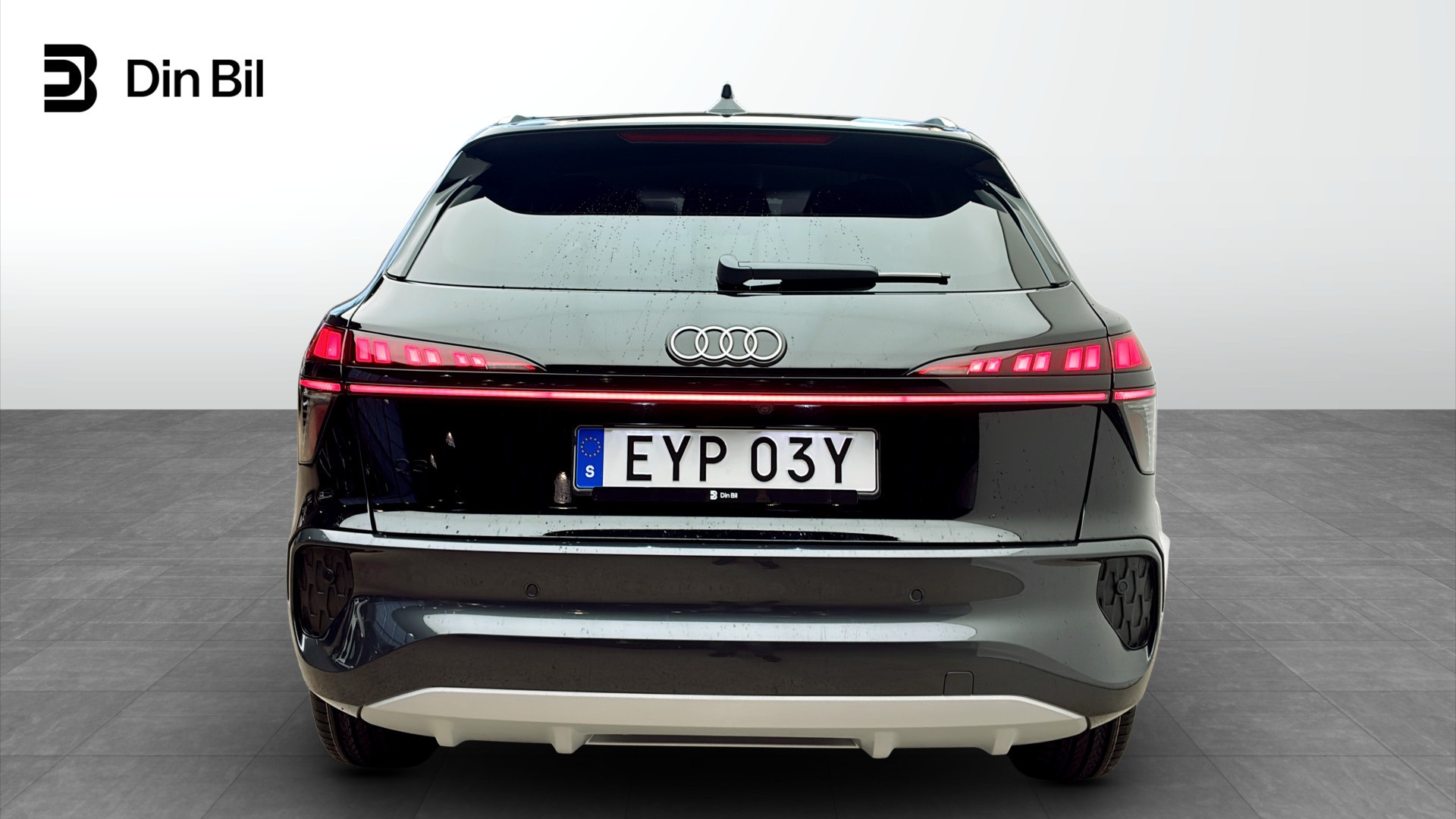Audi Q3 EYP03Y