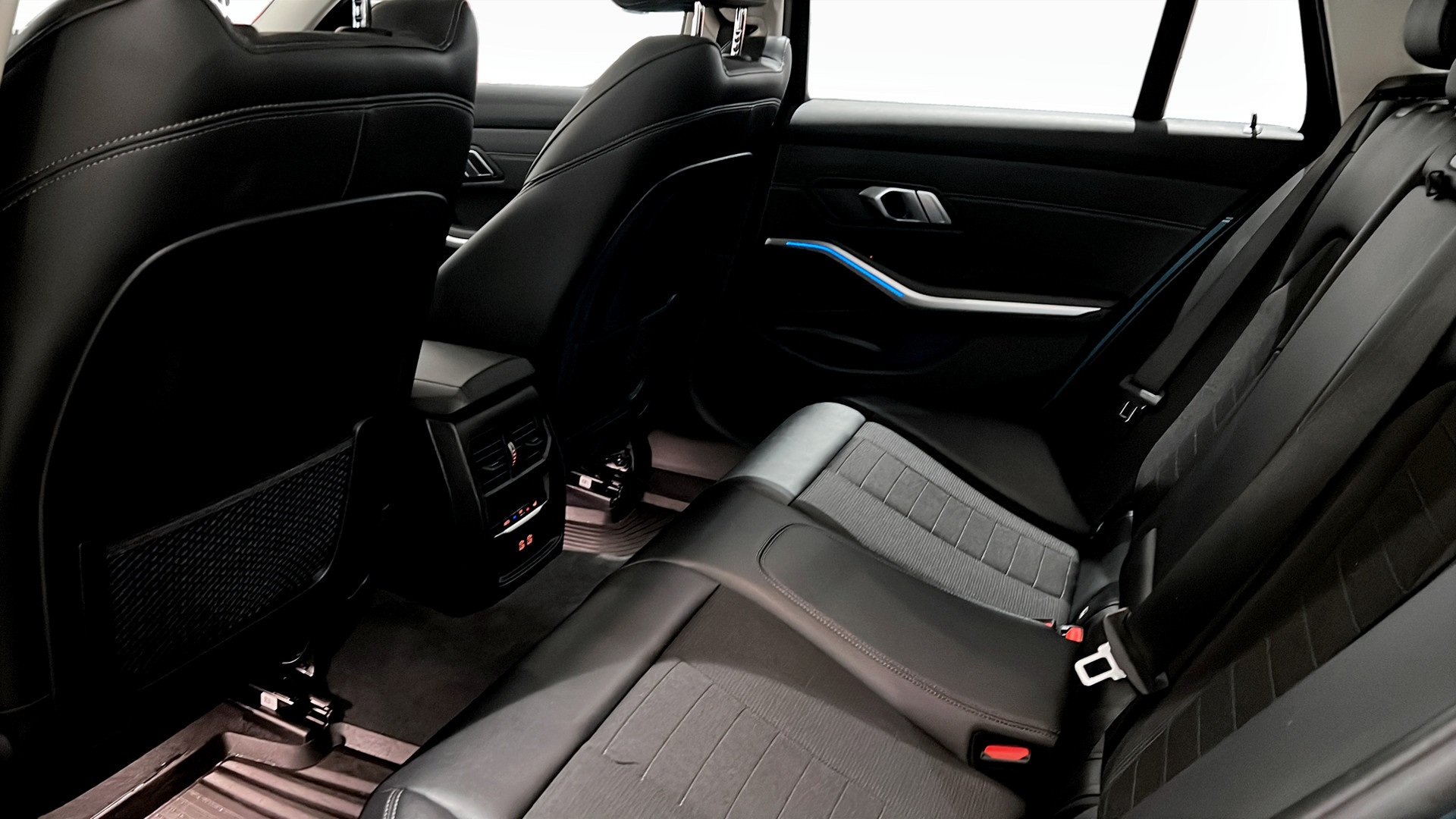 BMW 330e EZA96J