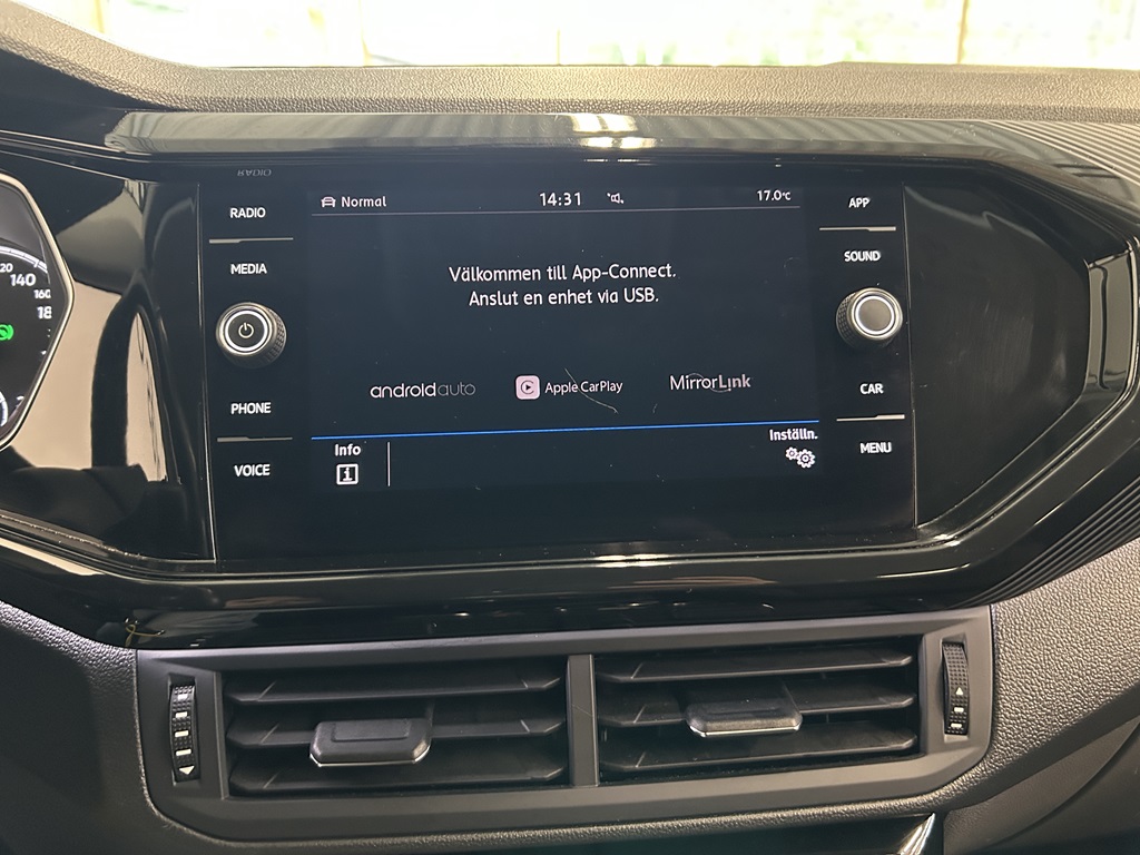 Volkswagen T-Cross EZL365