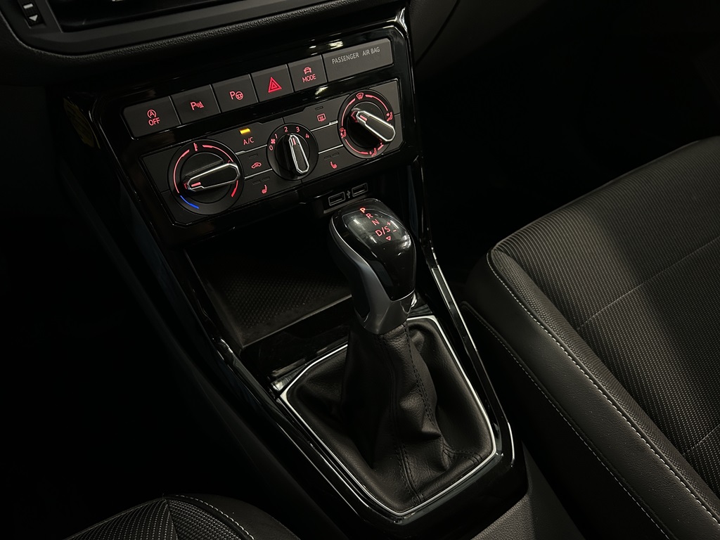 Volkswagen T-Cross EZL365