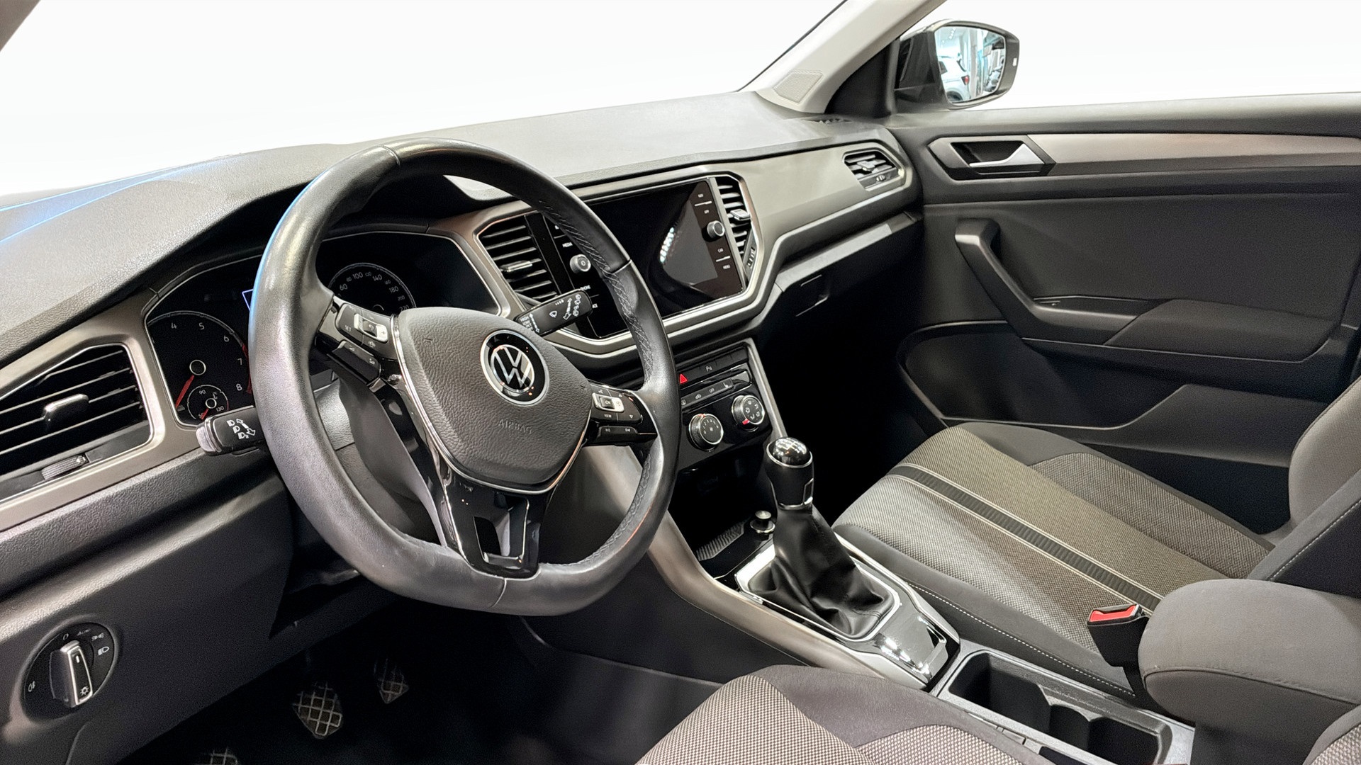 Volkswagen T-Roc FBG17B