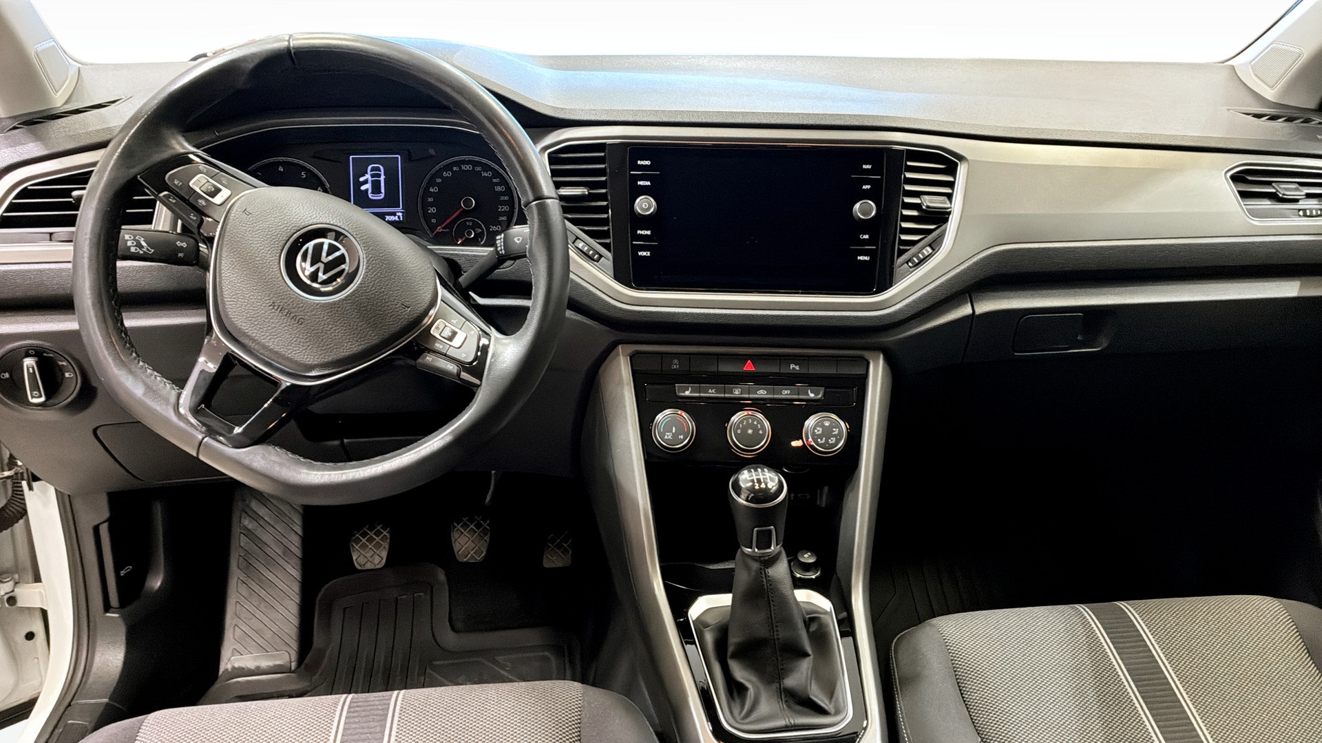Volkswagen T-Roc FBG17B