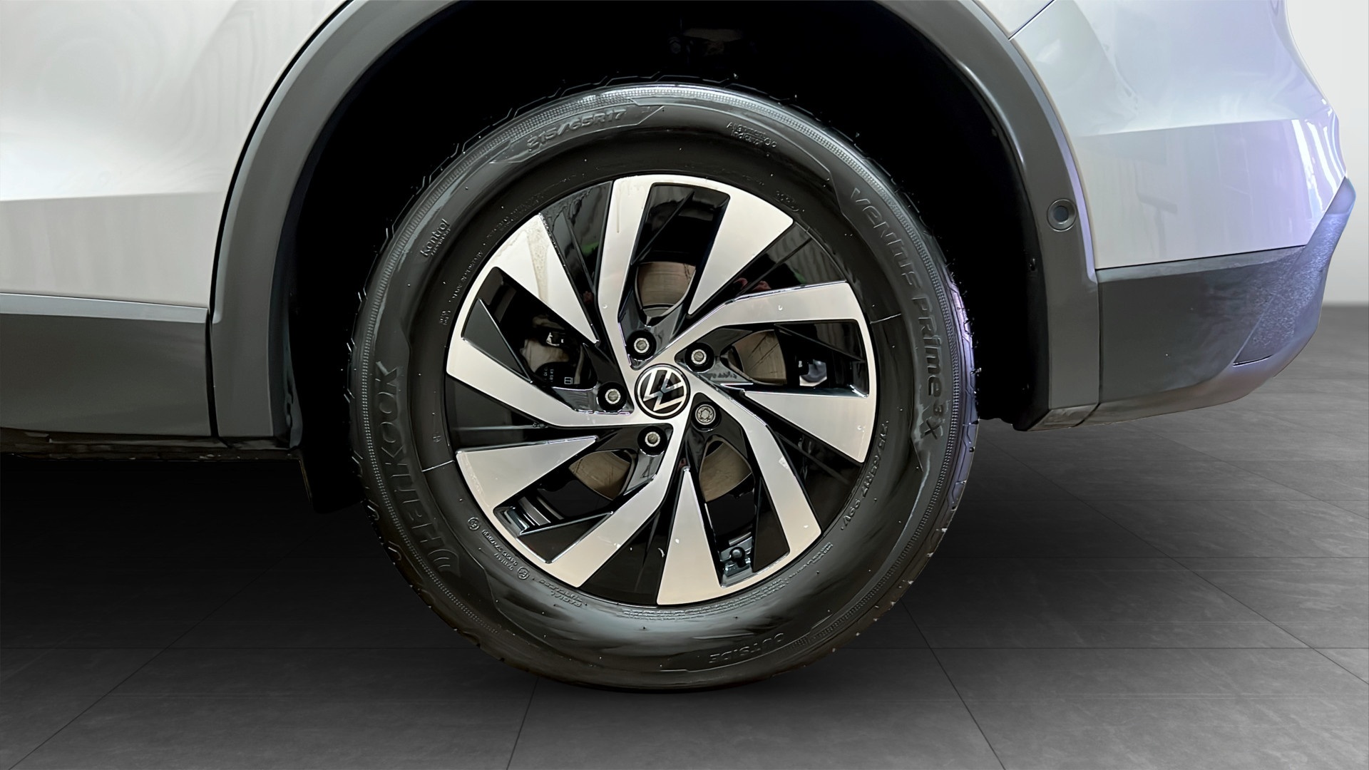 Volkswagen Tiguan FBJ08D