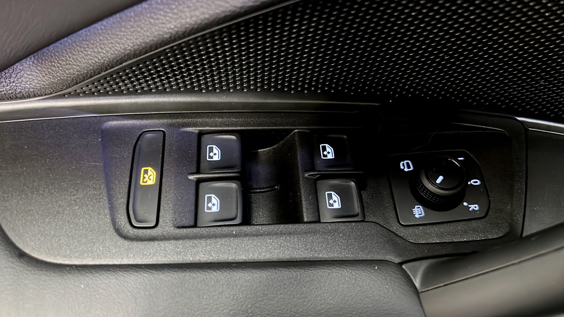 Volkswagen Tiguan FBJ08D