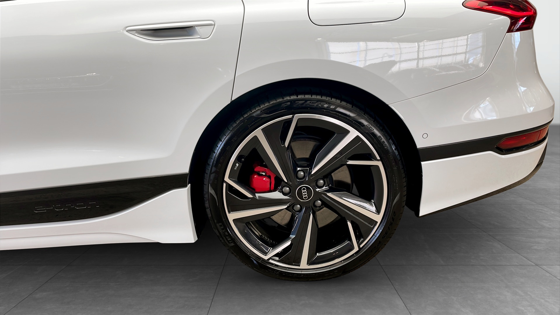 Audi A6 Avant e-tron FBL37X