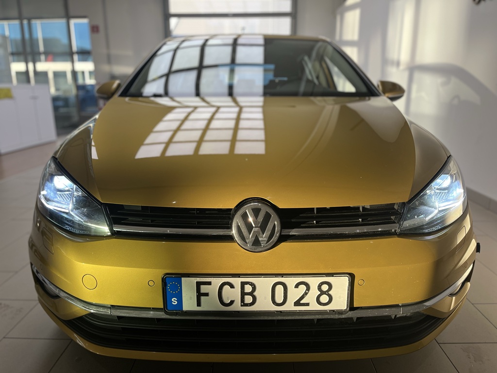 Volkswagen Golf FCB028