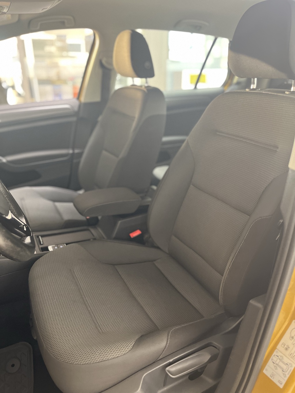 Volkswagen Golf FCB028