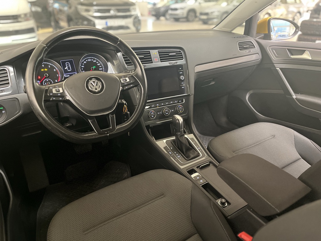 Volkswagen Golf FCB028