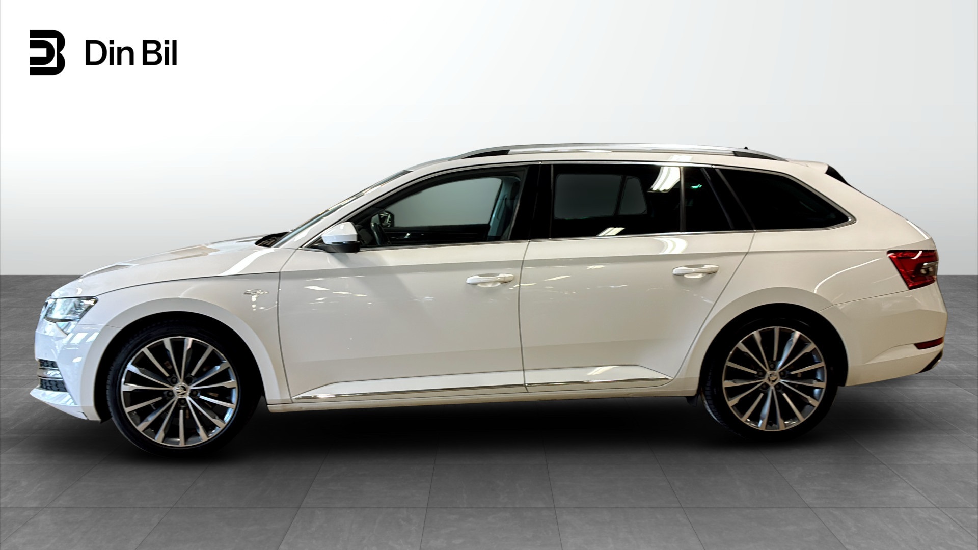 Skoda Superb Combi FCG86G