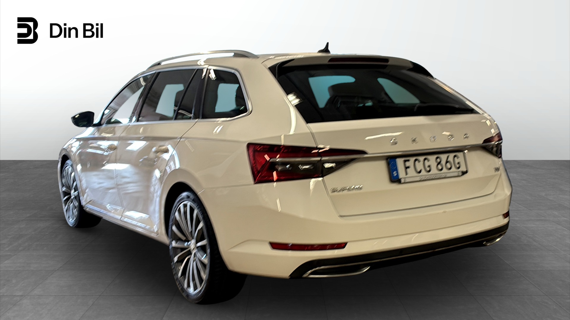 Skoda Superb Combi FCG86G