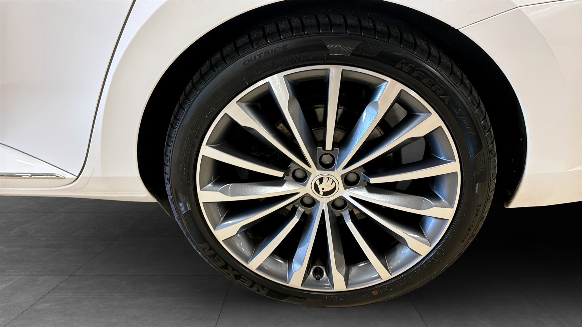 Skoda Superb Combi FCG86G