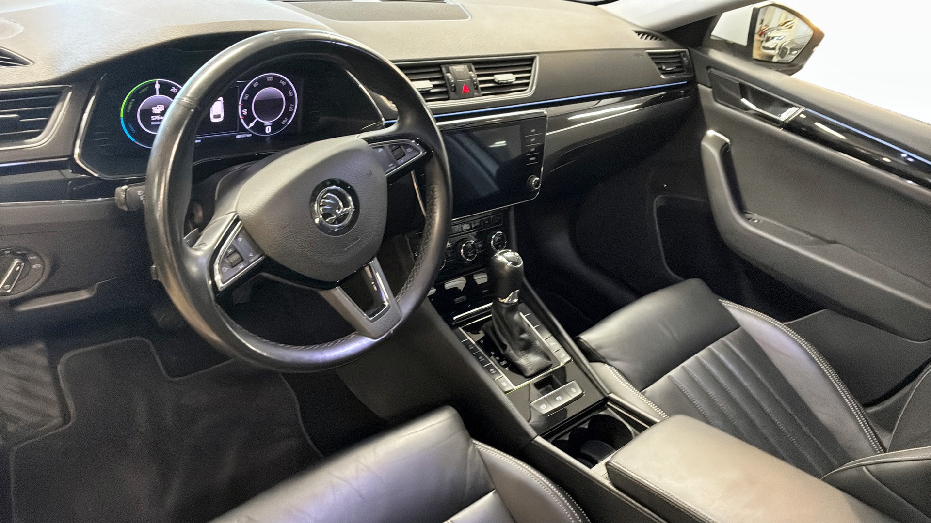 Skoda Superb Combi FCG86G