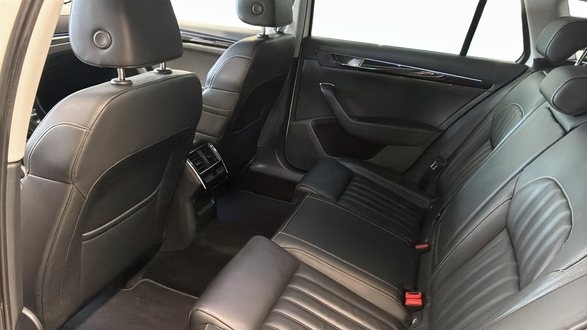 Skoda Superb Combi FCG86G