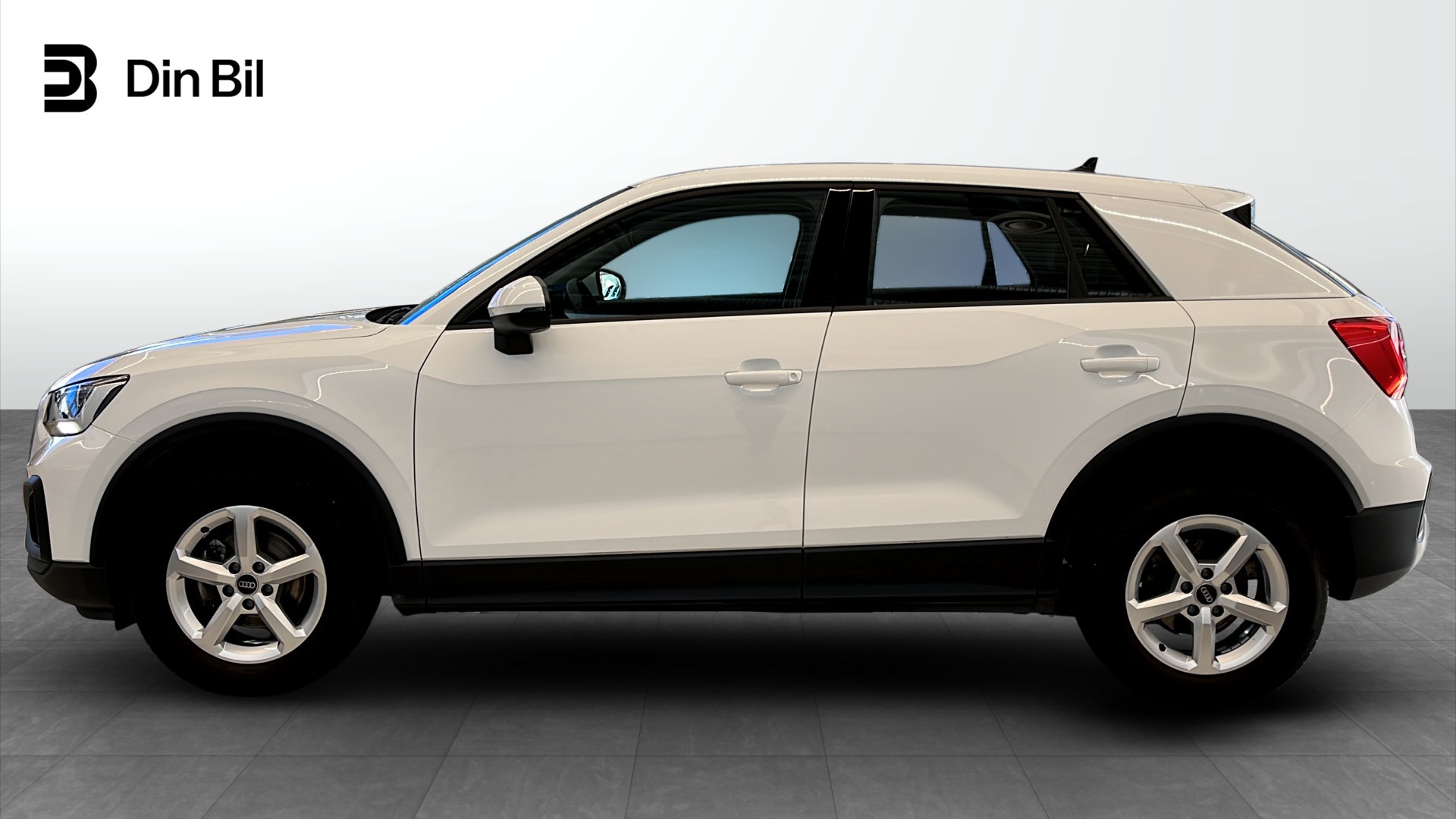 Audi Q2 FCJ72W