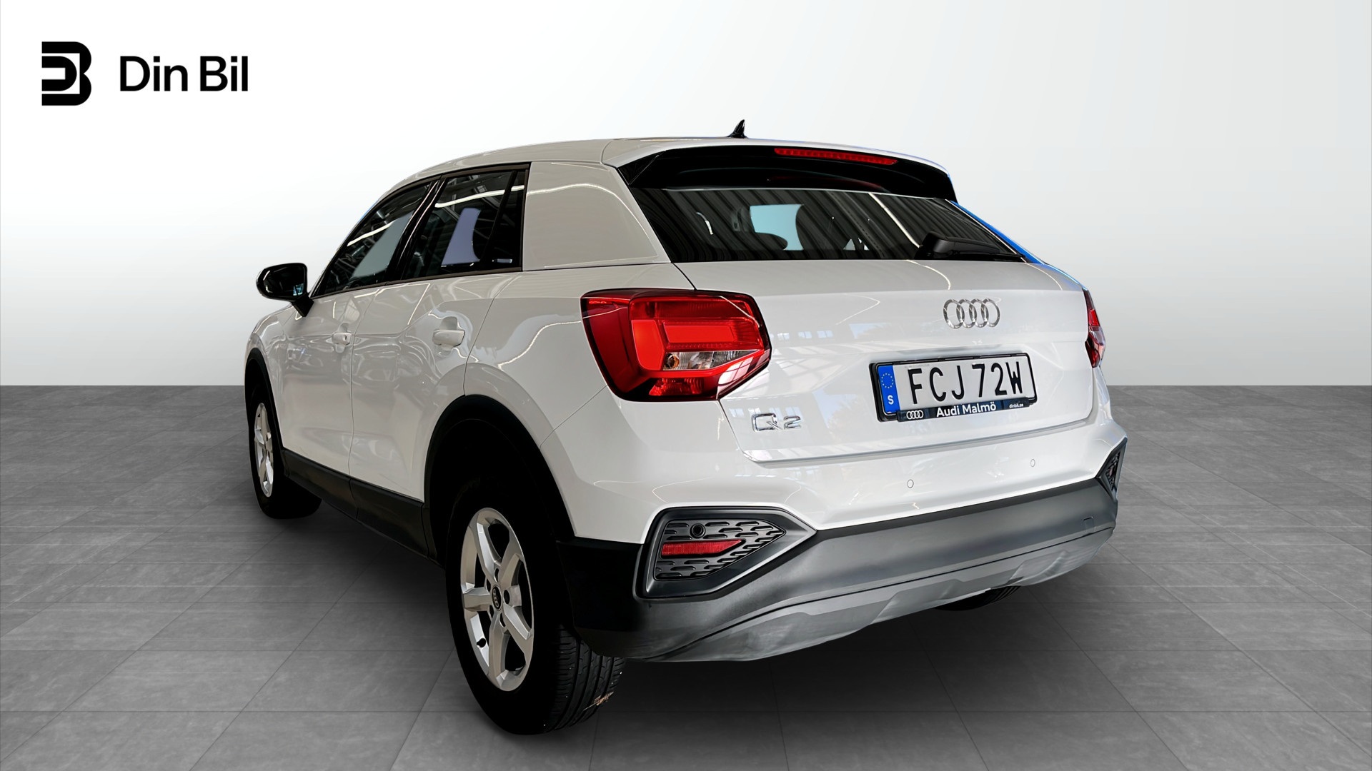 Audi Q2 FCJ72W