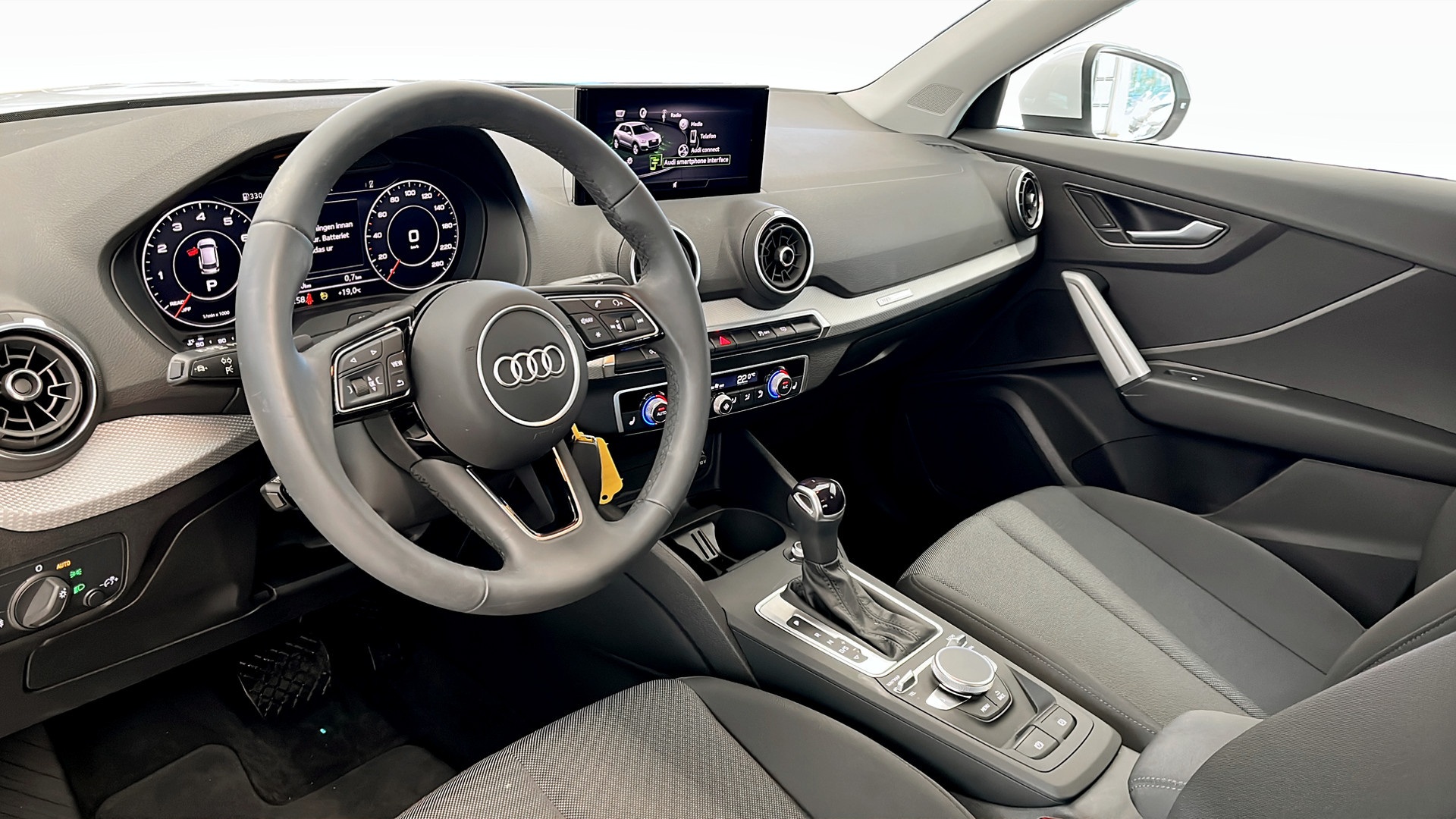 Audi Q2 FCJ72W