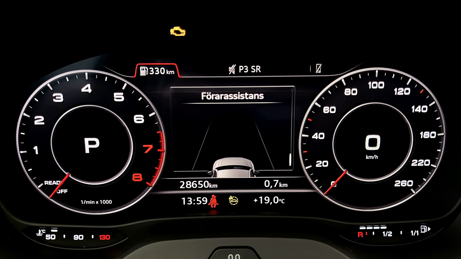 Audi Q2 FCJ72W