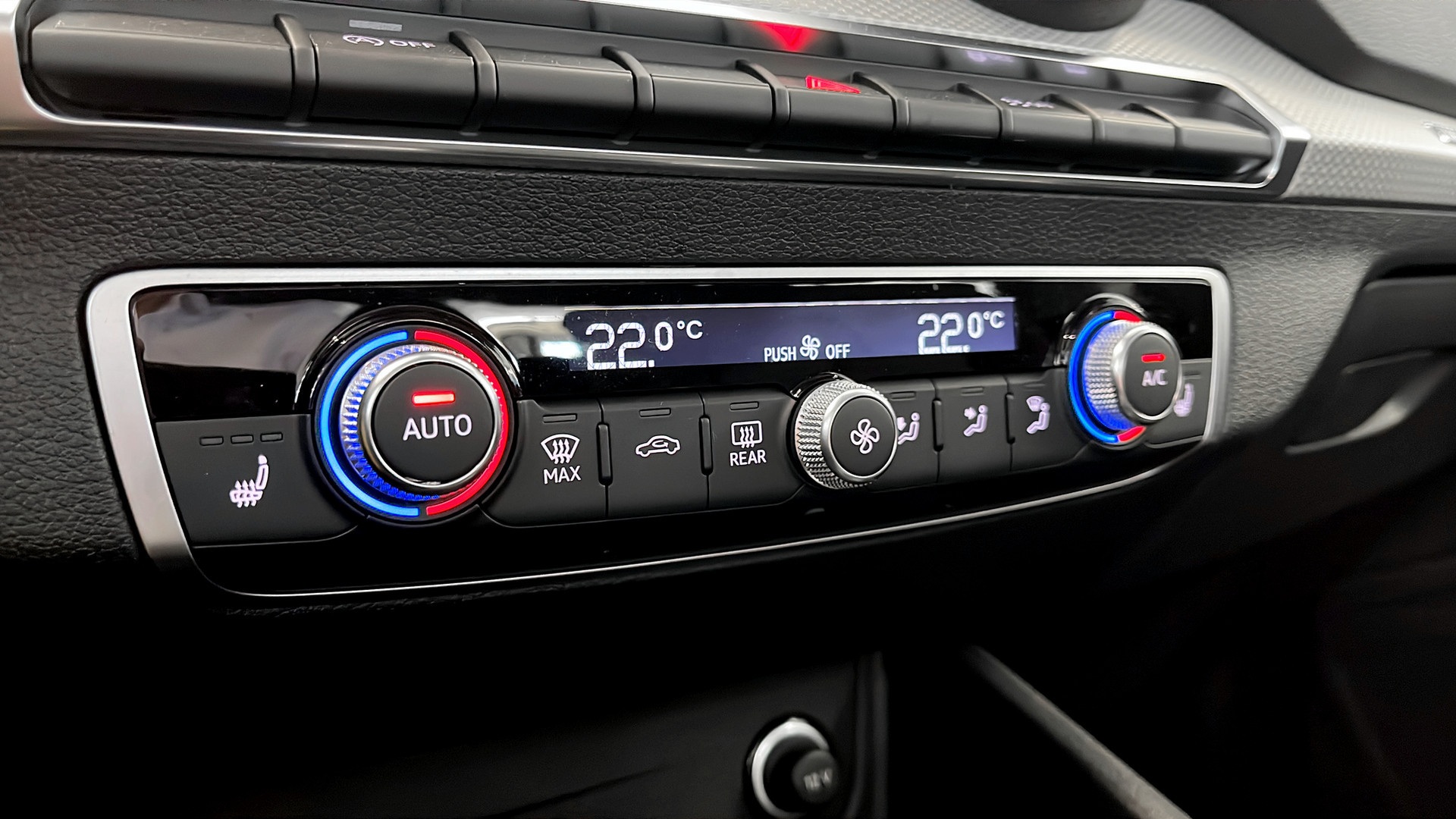 Audi Q2 FCJ72W