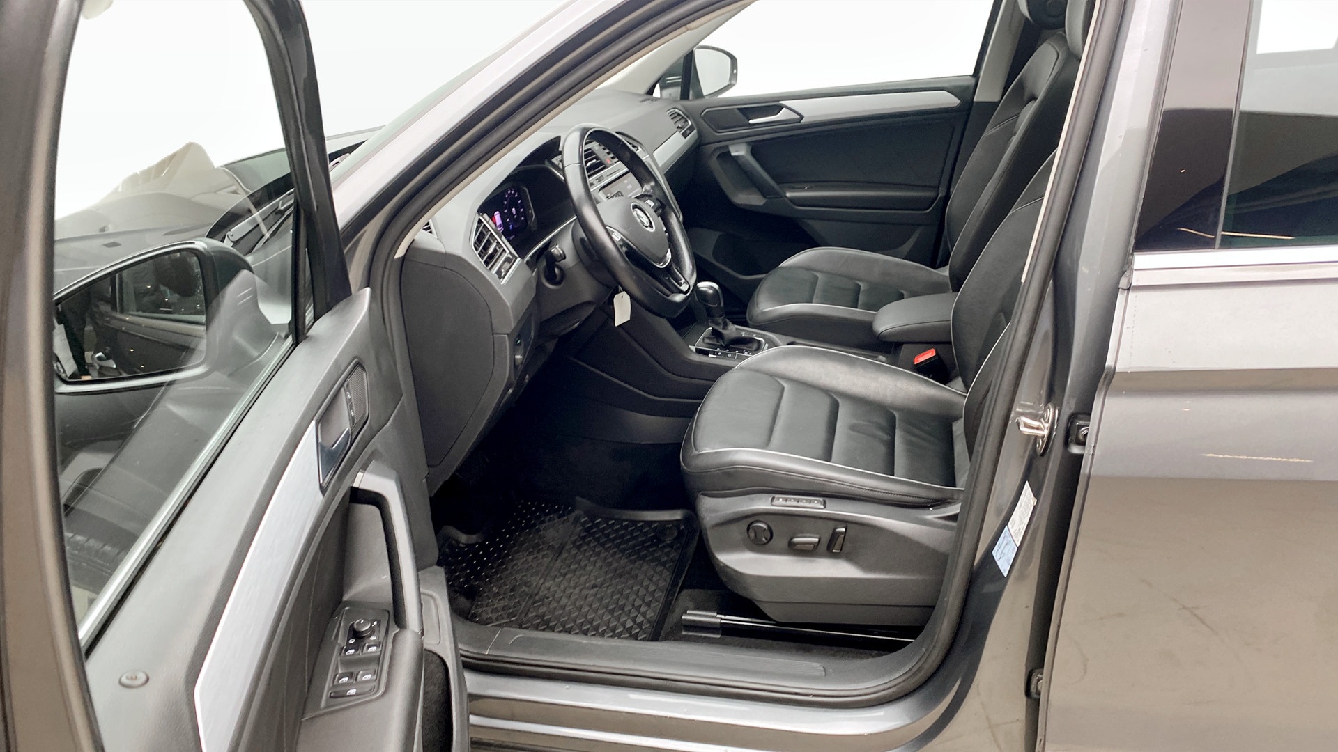 Volkswagen Tiguan FDH86A