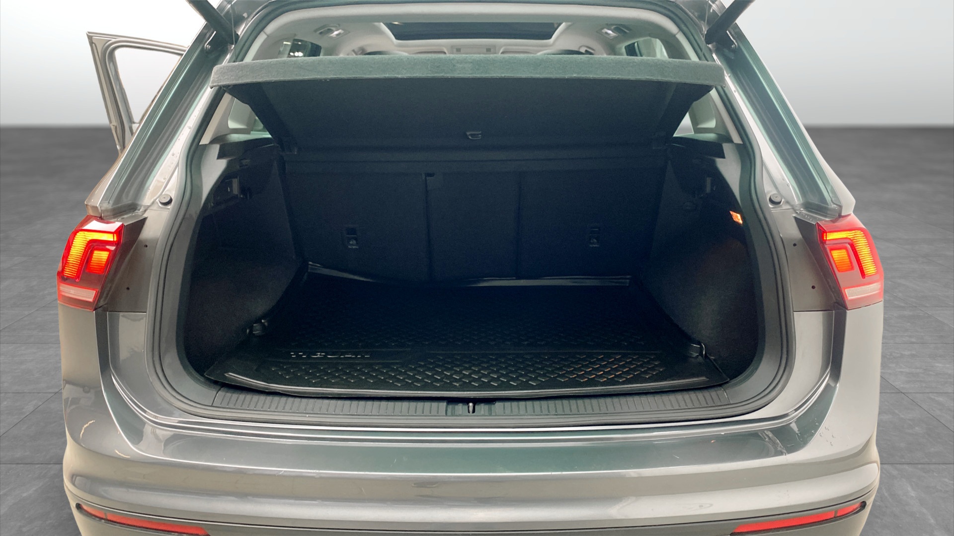 Volkswagen Tiguan FDH86A