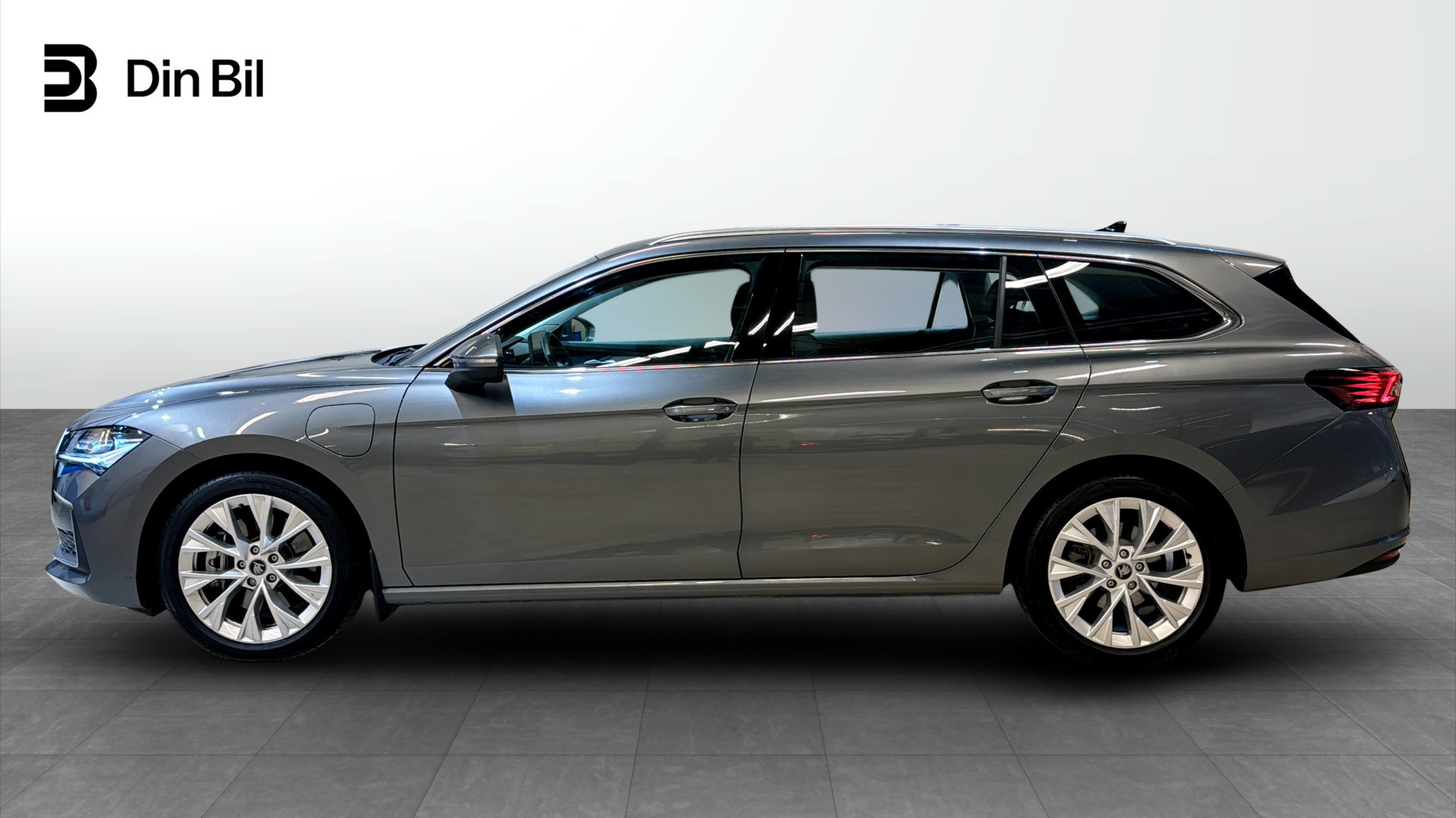 Skoda Superb Combi FFM18R