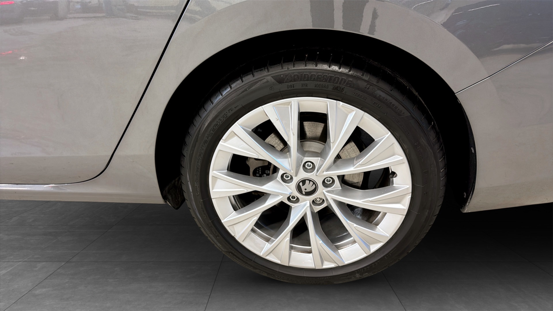 Skoda Superb Combi FFM18R