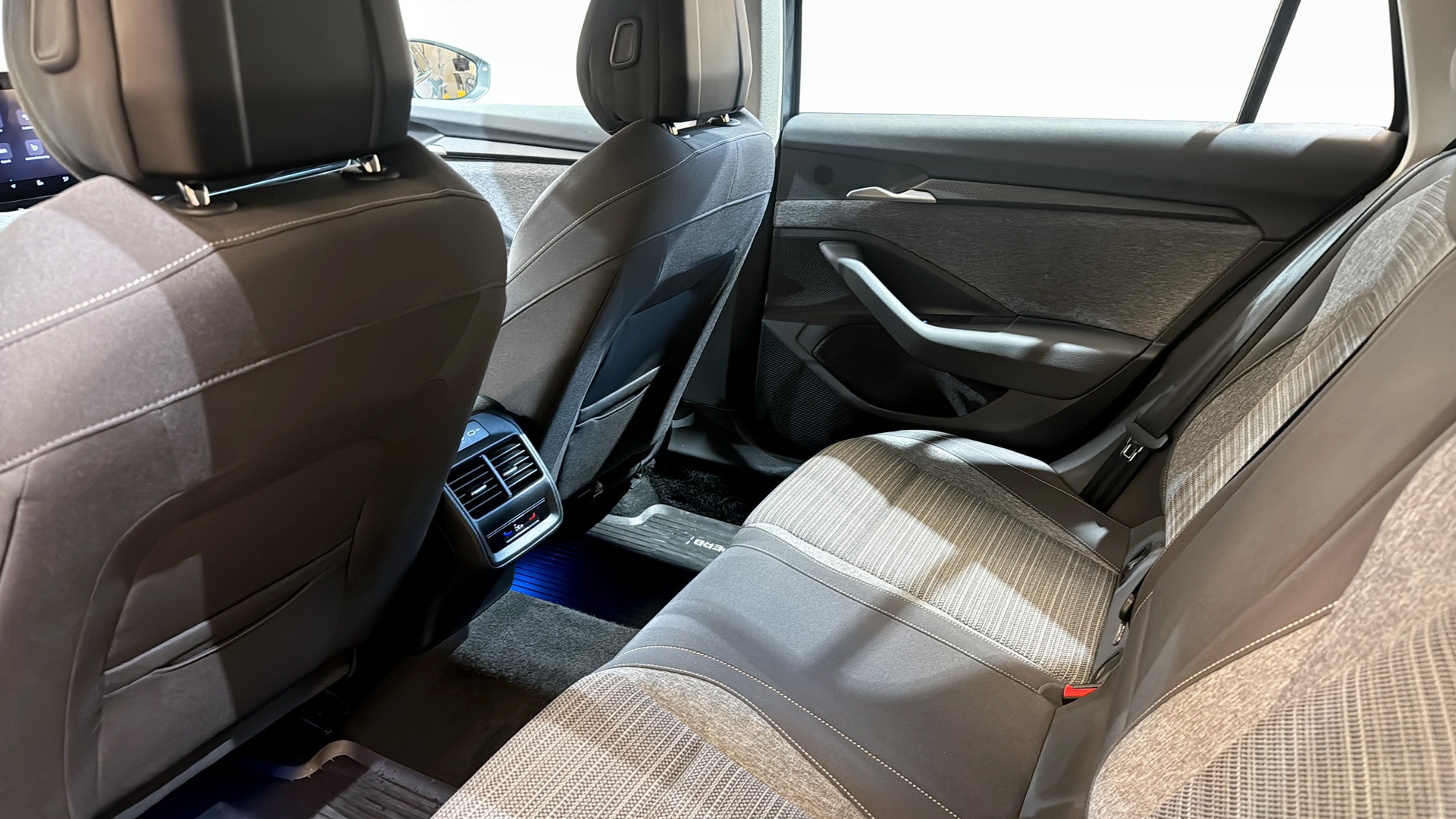 Skoda Superb Combi FFM18R