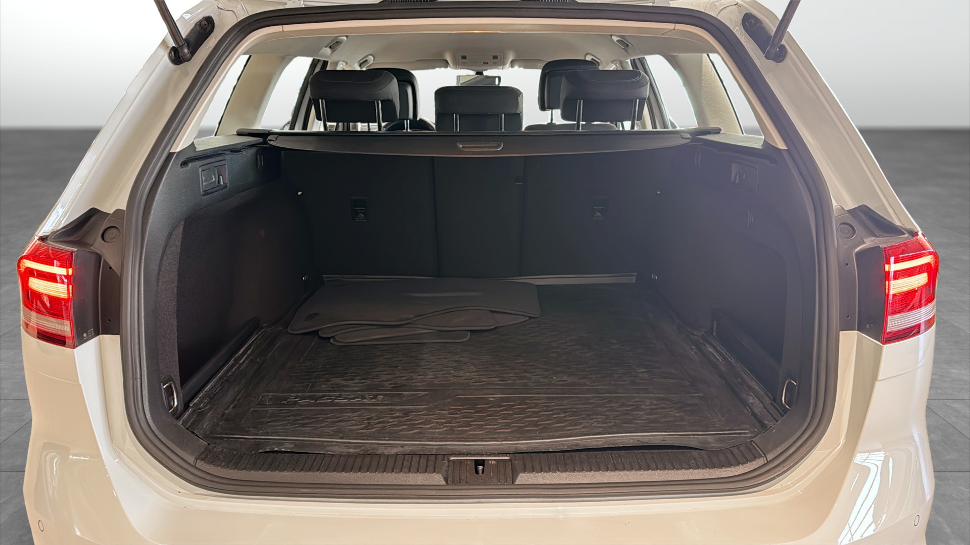 Volkswagen Passat FFN47X