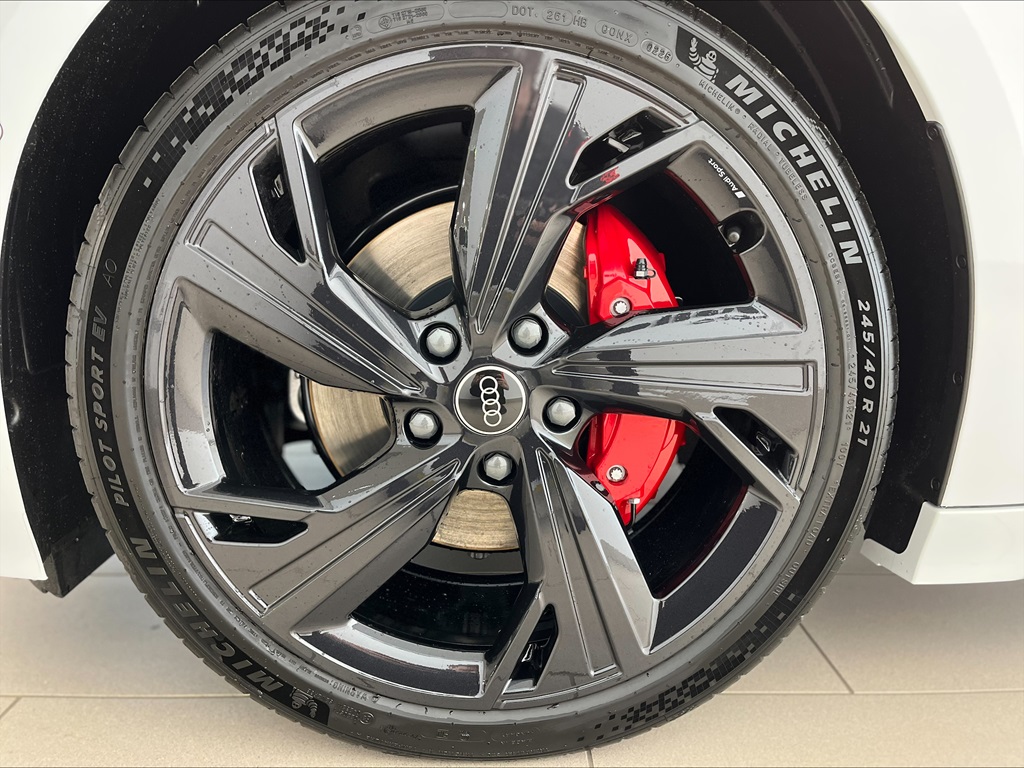 Audi A6 Avant e-tron FGR04K