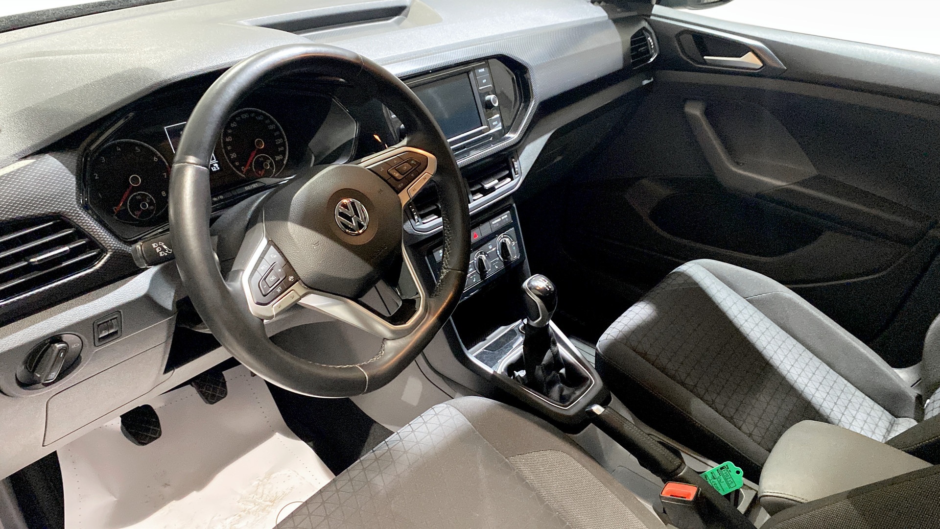 Volkswagen T-Cross FHO215