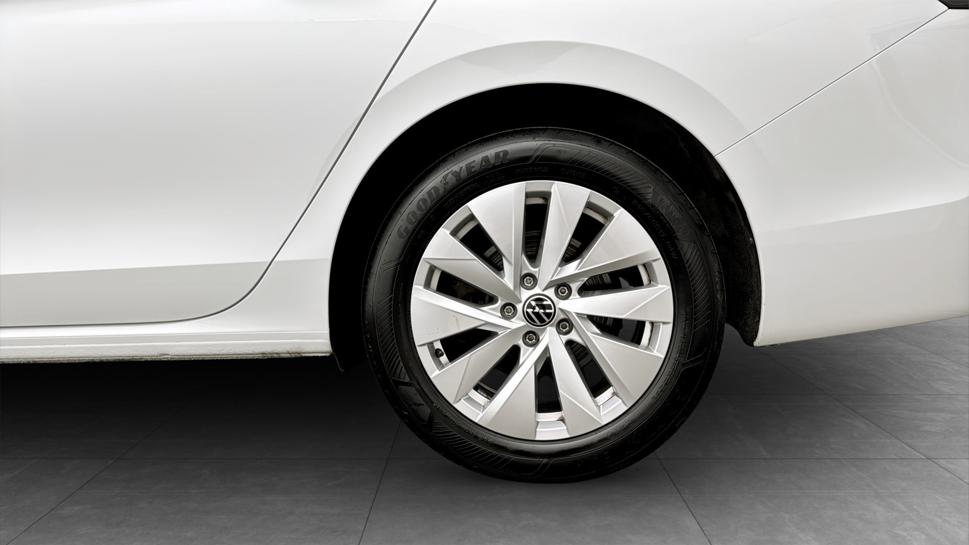 Volkswagen Passat FJA71F