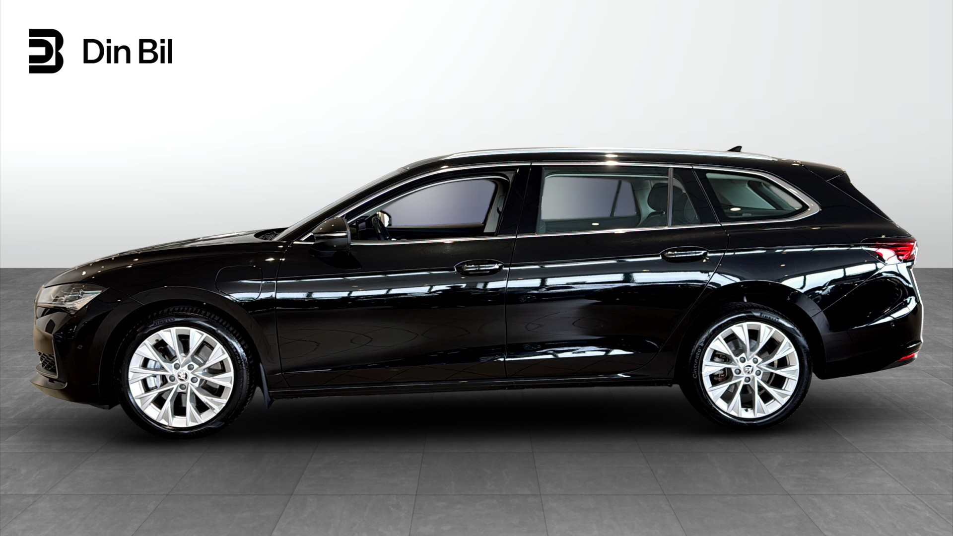 Skoda Superb FJA71H