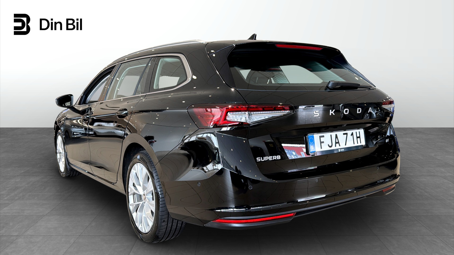Skoda Superb FJA71H