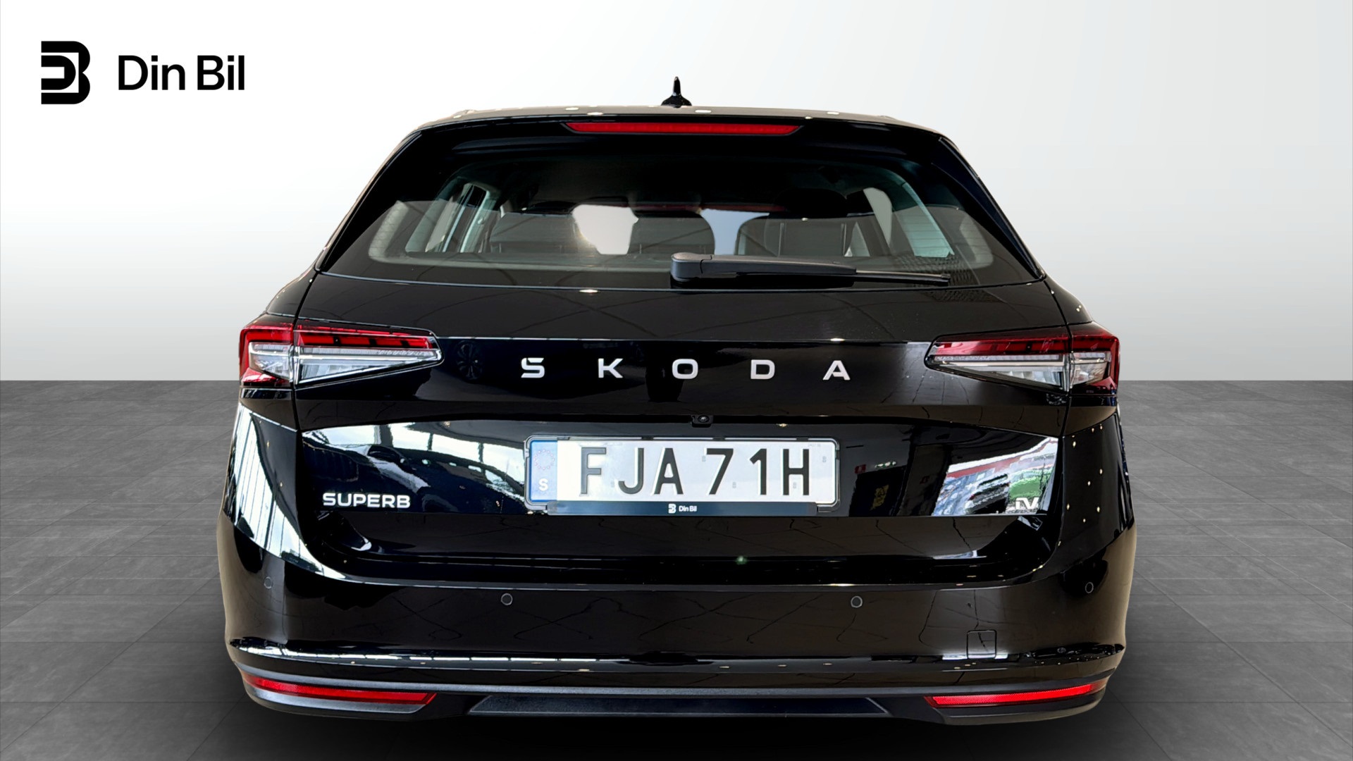 Skoda Superb FJA71H