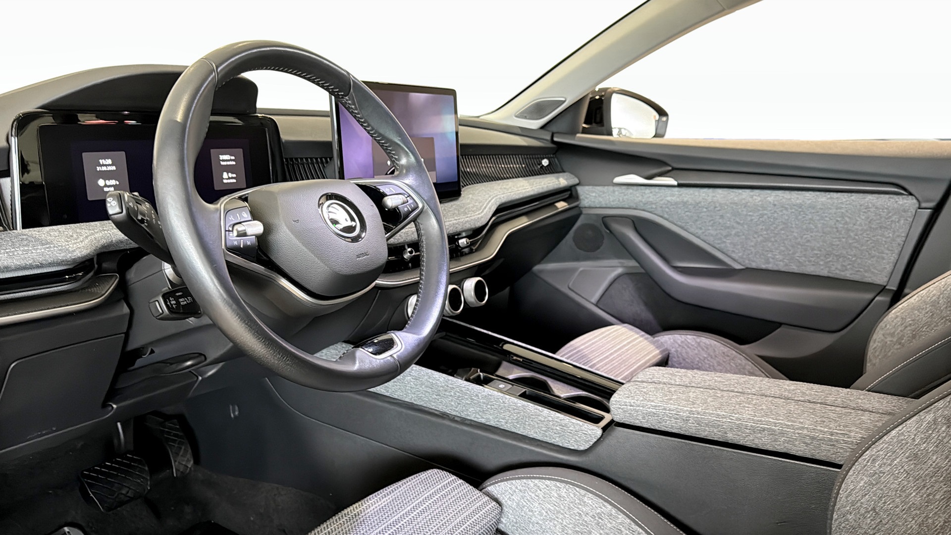 Skoda Superb FJA71H