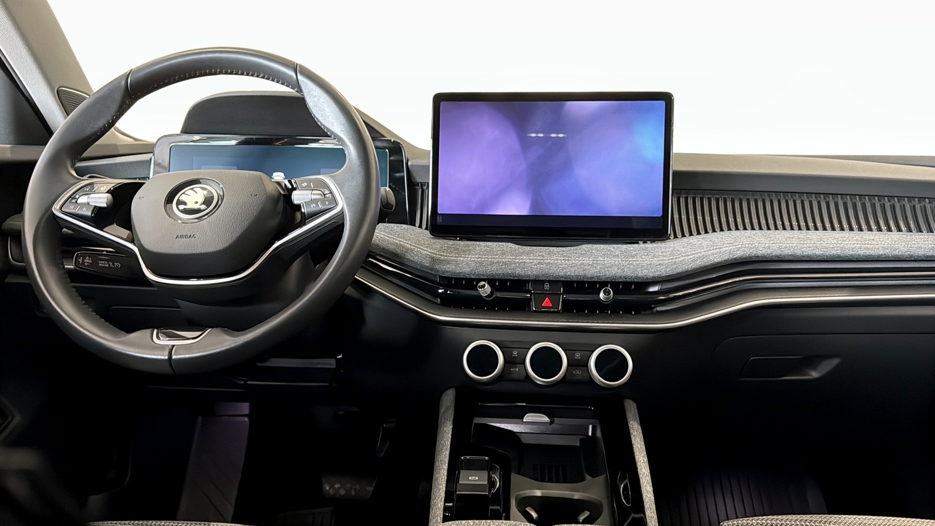 Skoda Superb FJA71H