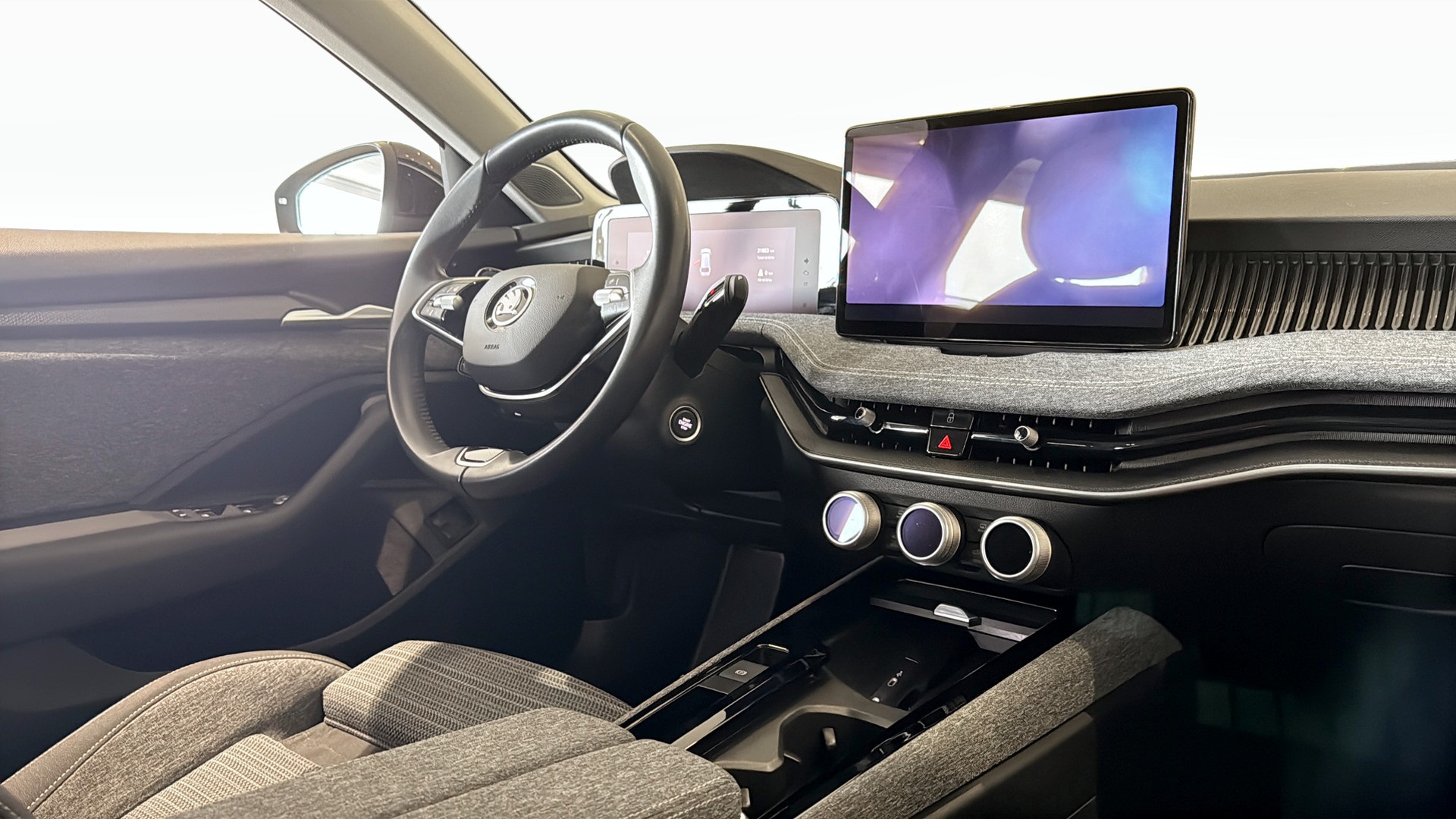Skoda Superb FJA71H