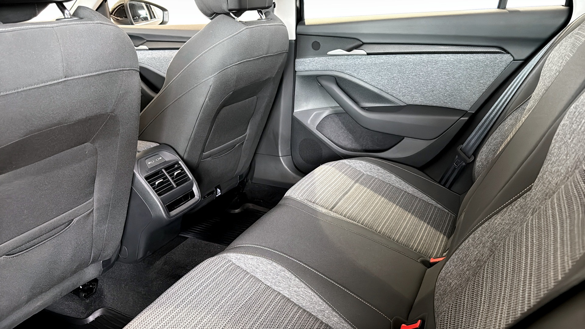 Skoda Superb FJA71H