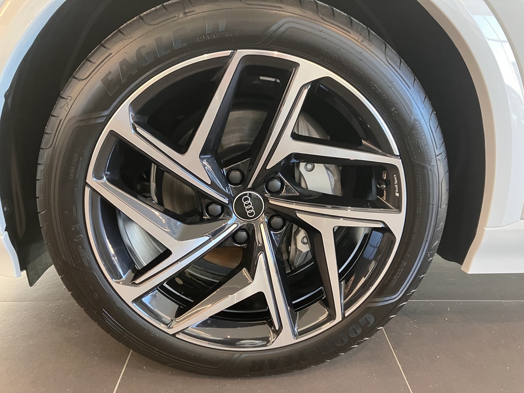 Audi Q6 e-tron FJB32Y