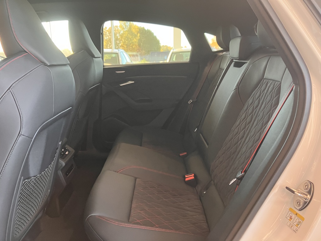 Audi Q6 e-tron FJB32Y