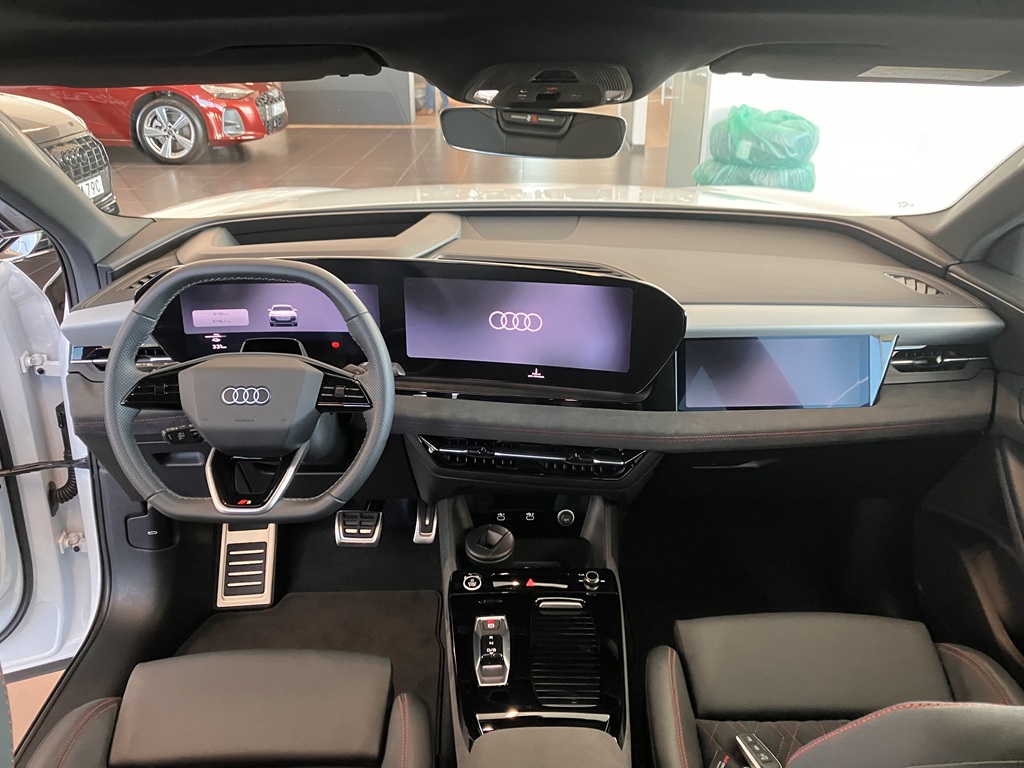 Audi Q6 e-tron FJB32Y