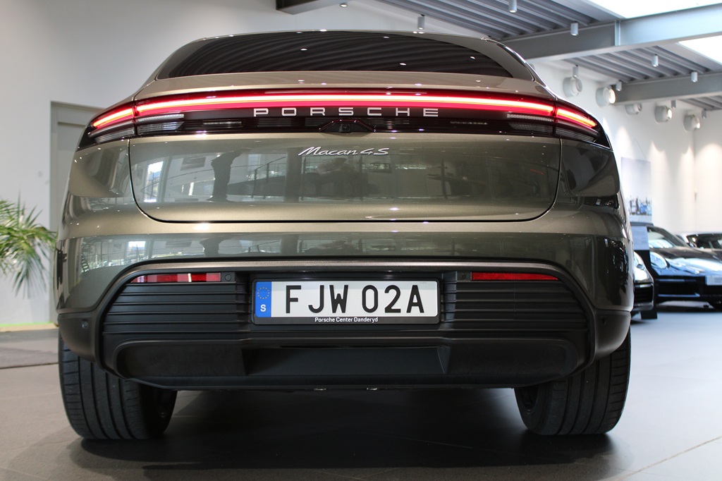 Porsche Macan FJW02A