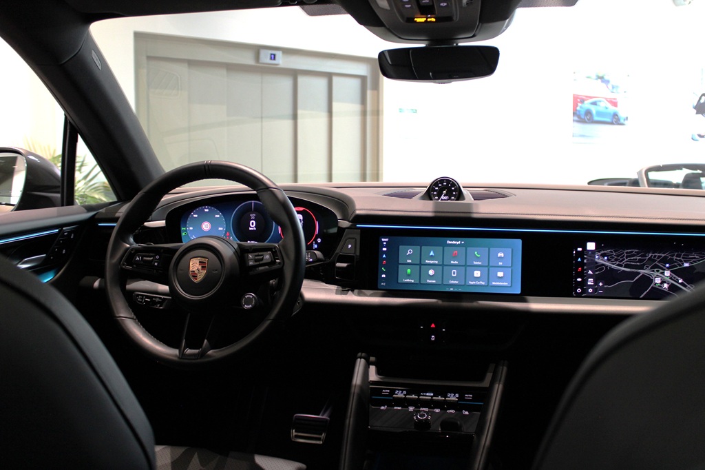 Porsche Macan FJW02A