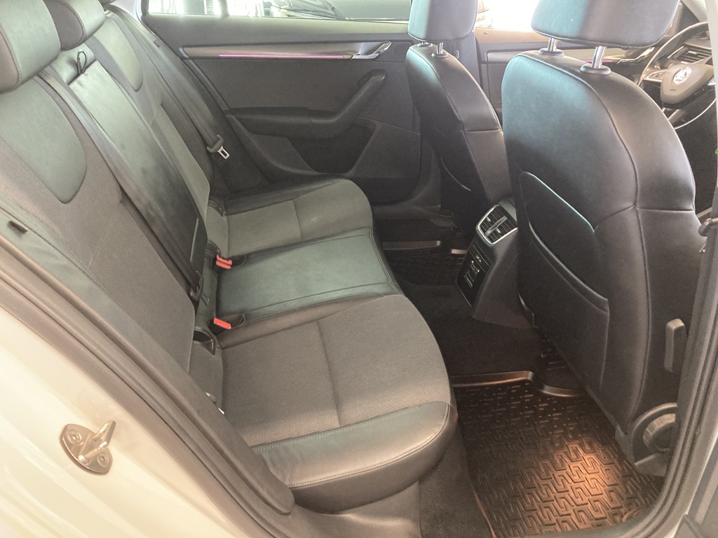 Skoda Octavia FJW843