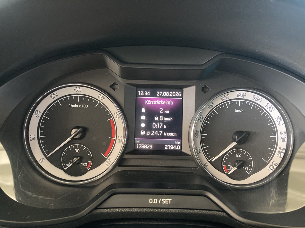 Skoda Octavia FJW843