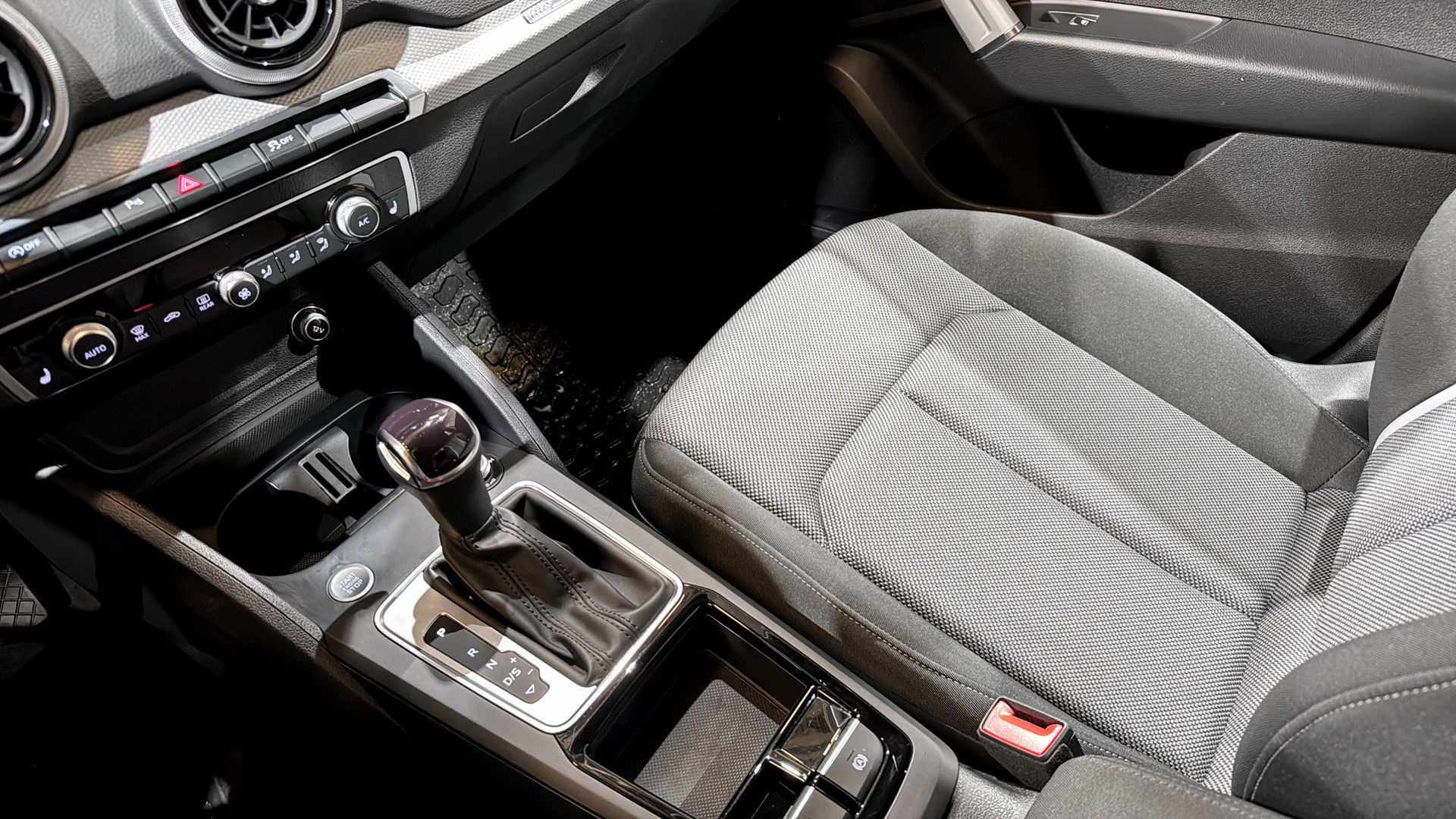 Audi Q2 FLC73C