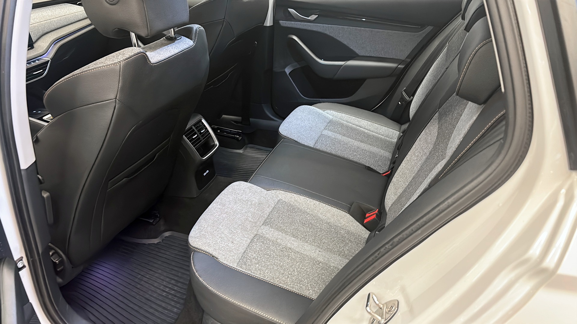 Skoda Octavia Combi FLH73E