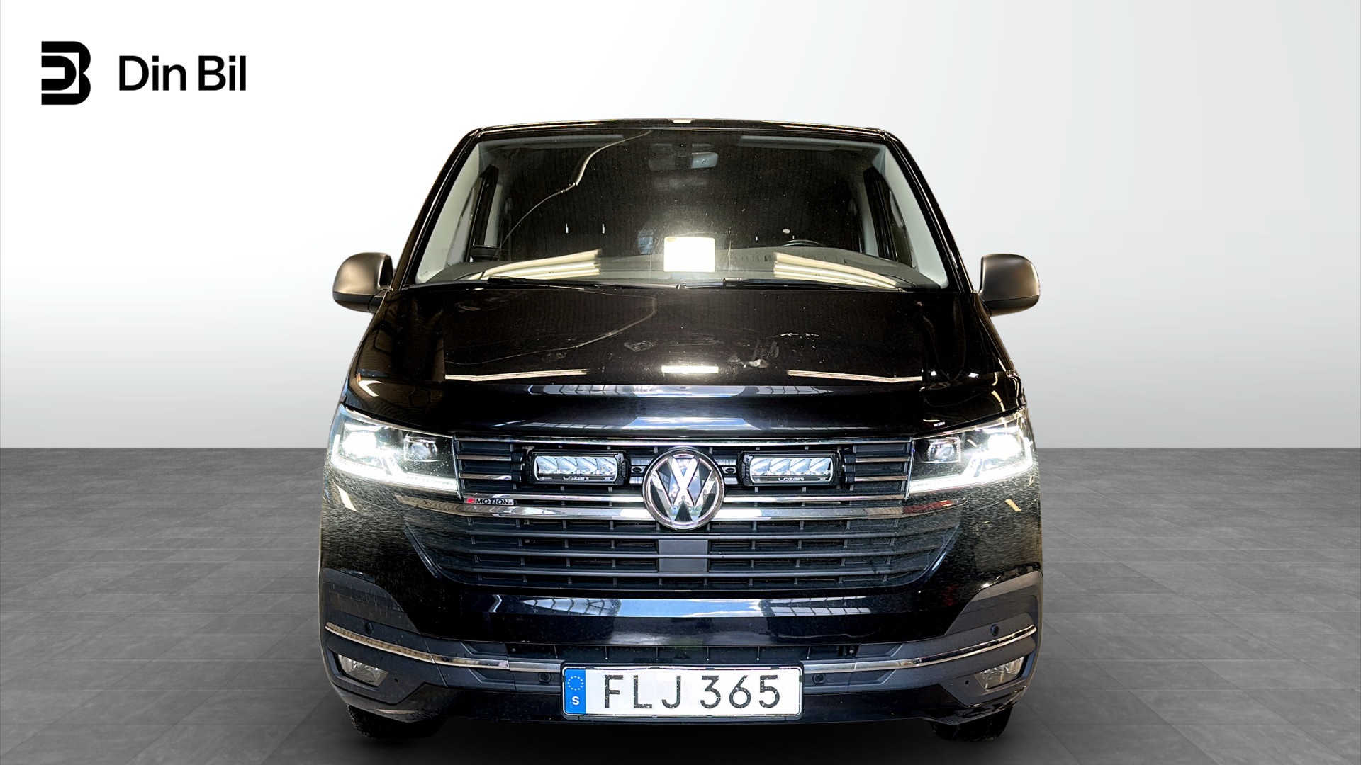Volkswagen T6 Transporter Kombi FLJ365