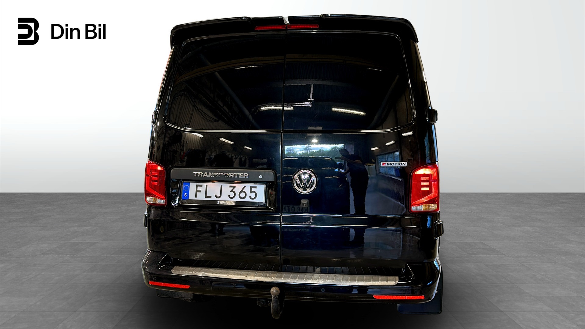 Volkswagen T6 Transporter Kombi FLJ365